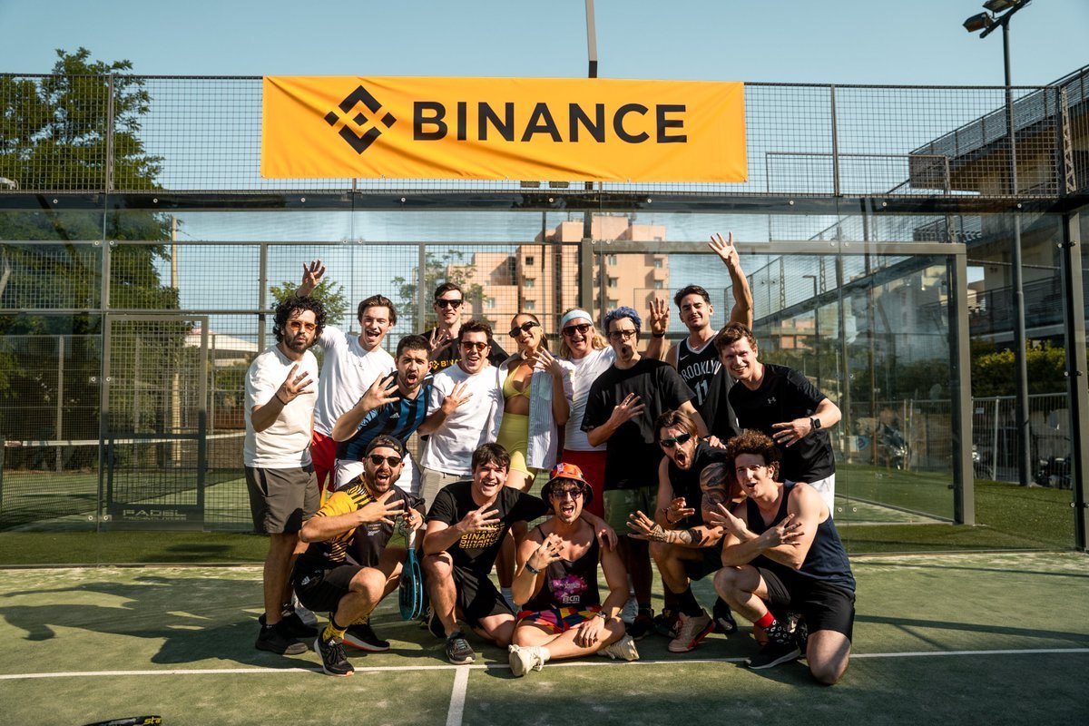 The community throwing the 4 sign at a Binance event